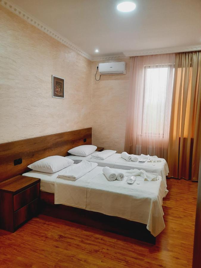 Inaisi Hotel Kutaisi Exterior foto