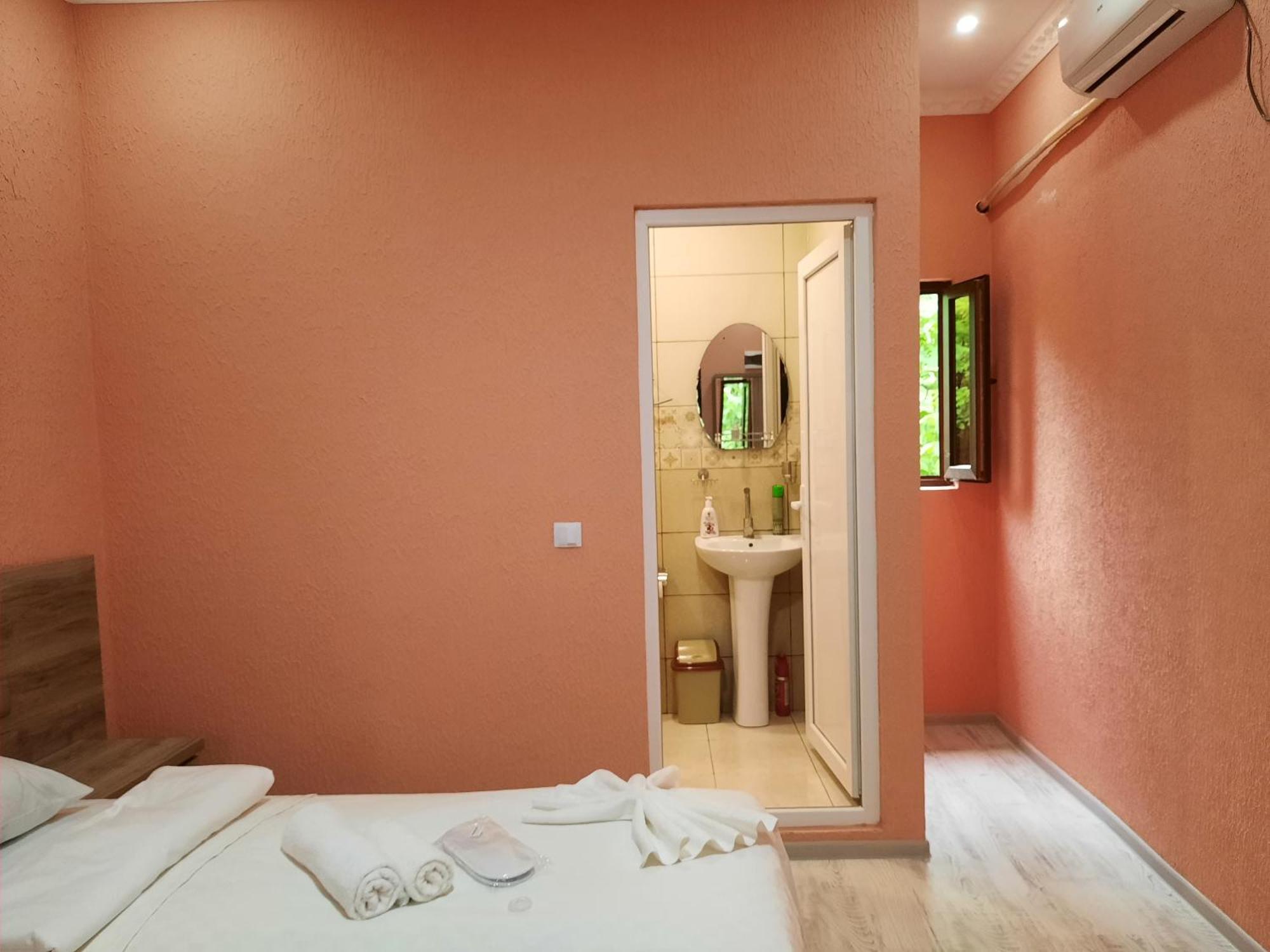 Inaisi Hotel Kutaisi Quarto foto
