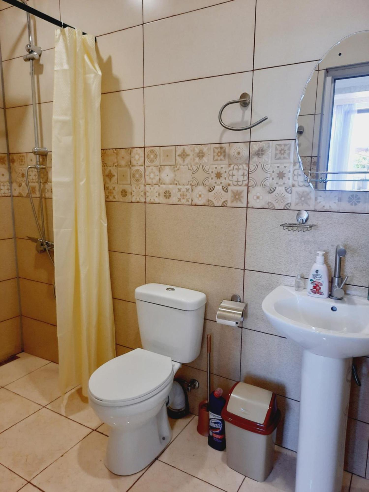 Inaisi Hotel Kutaisi Quarto foto