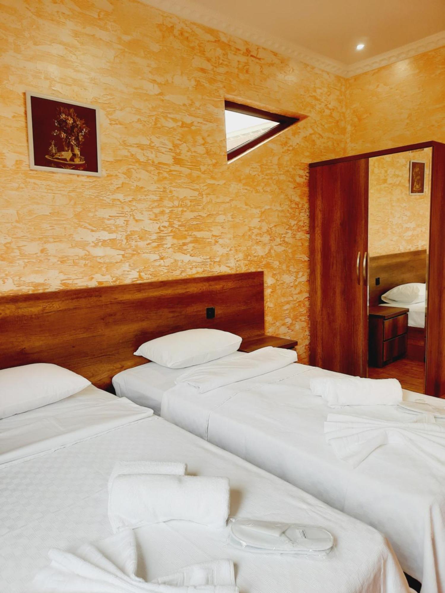 Inaisi Hotel Kutaisi Quarto foto