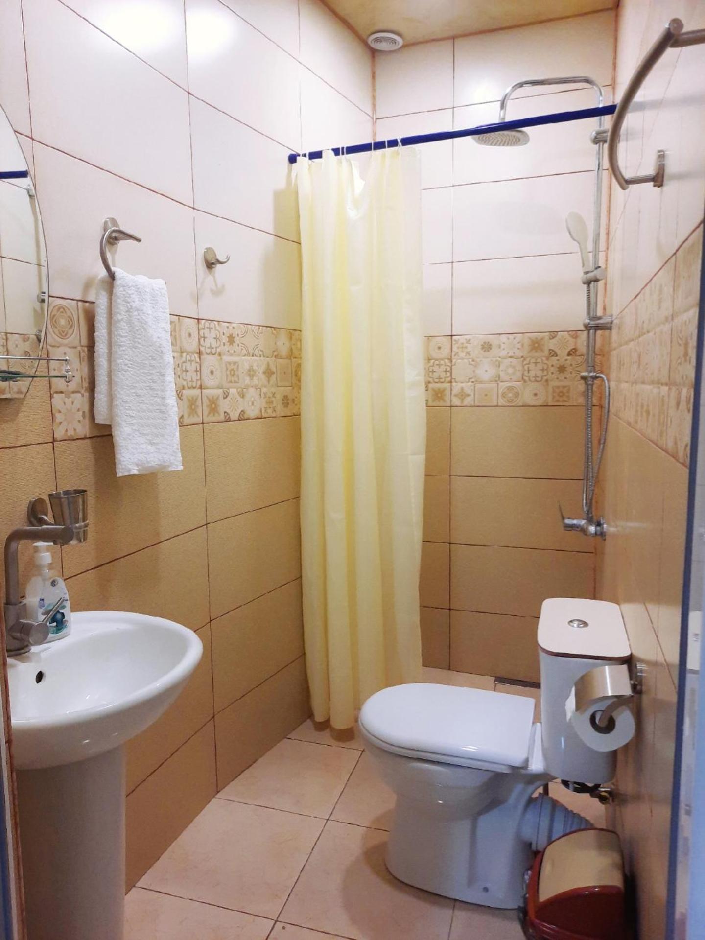 Inaisi Hotel Kutaisi Quarto foto
