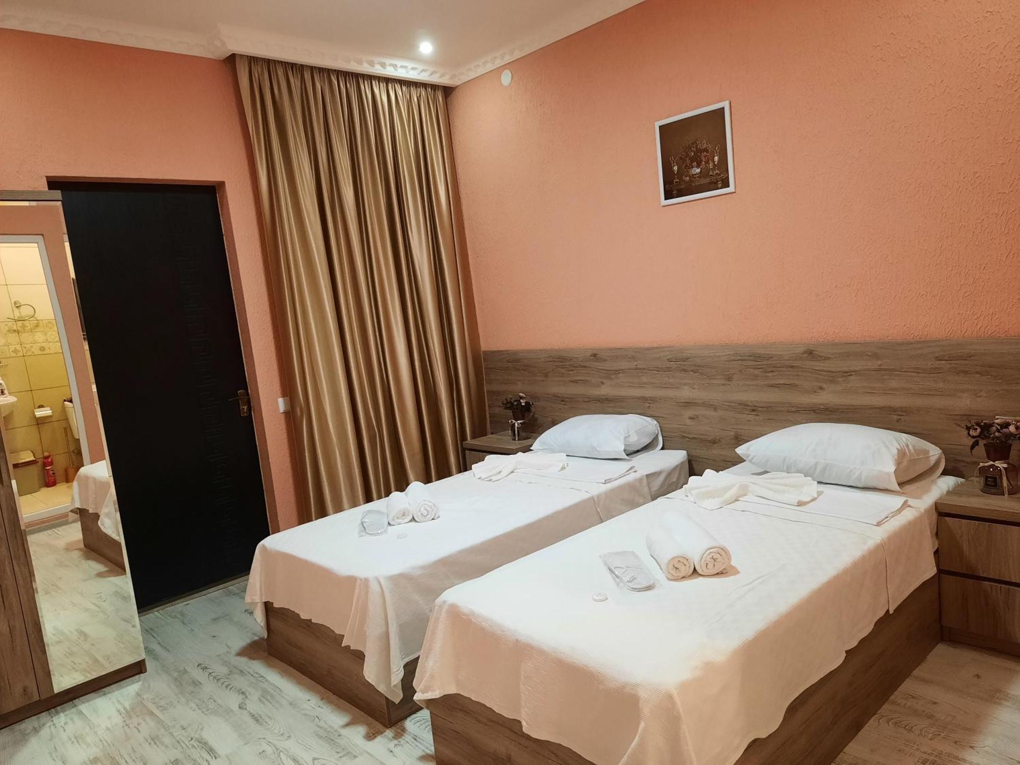 Inaisi Hotel Kutaisi Quarto foto