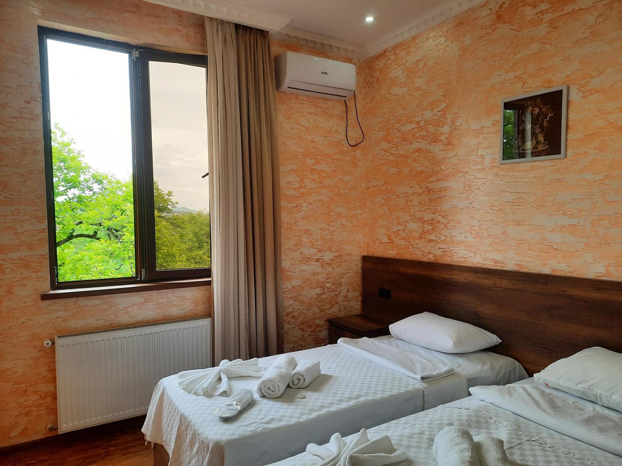 Inaisi Hotel Kutaisi Quarto foto